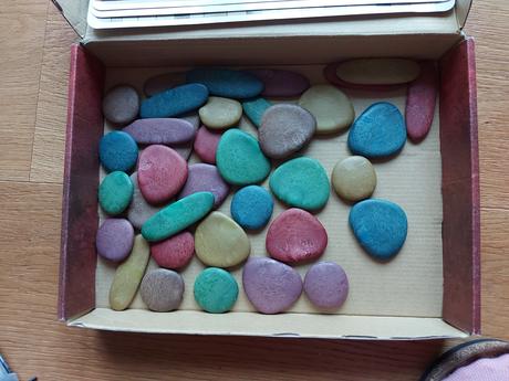 Rainbow pebbles z montessorri obchodu, 