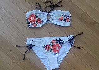 Znackove bikiny, s