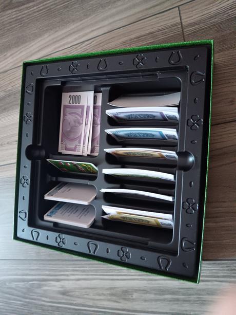 Spoločenská hra dostihy,