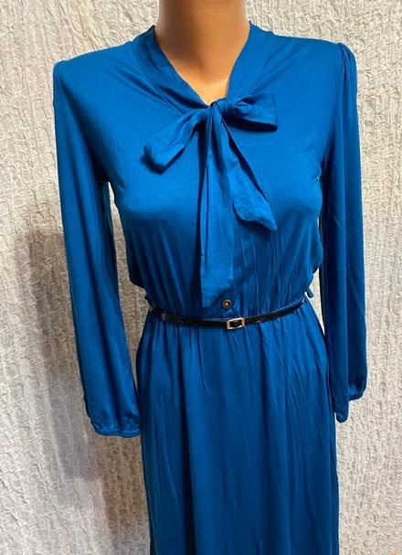 Modré tričkovinové šaty s mašľou s  e-vie, e-vie,s