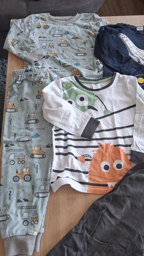 Chlapčenské pyžamá, 98