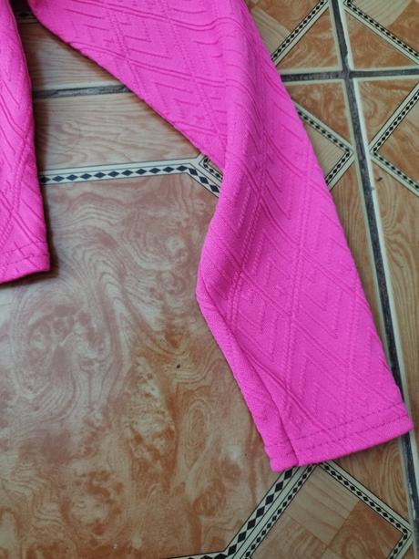 Crop top krikľavej farby, river island,134