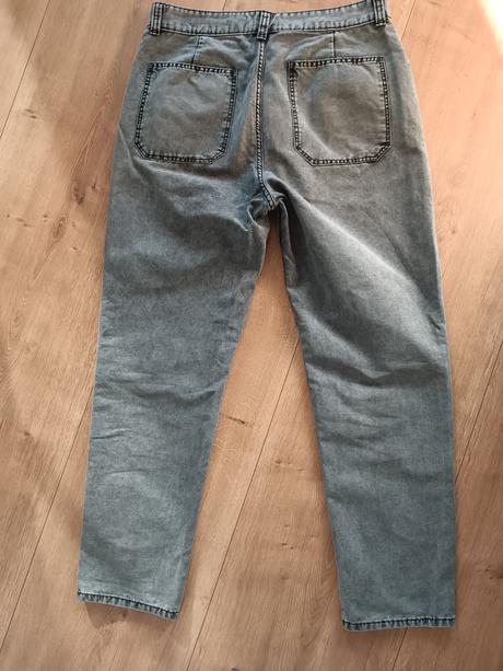 Nohavice v usa34,eur44, bershka,34