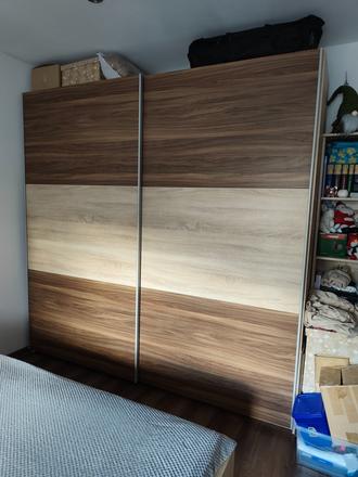 Veľká šatníková skriňa, 