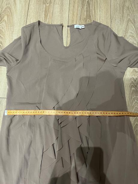 Pohodlne a lahucke saty, zakryvajuce nedostatky, 42