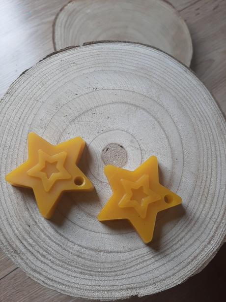 Ozdoby z včelieho vosku,