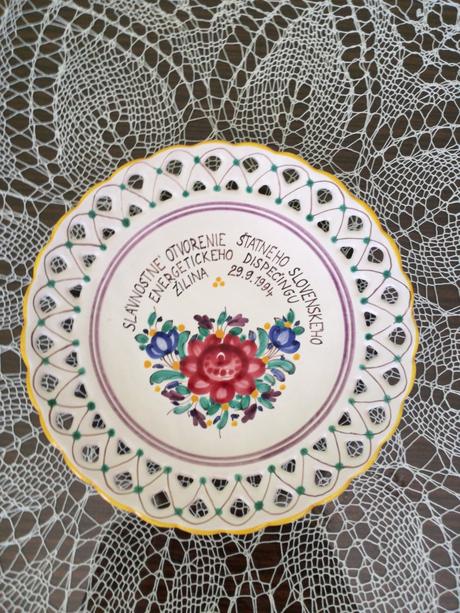 Starožitný tanier,