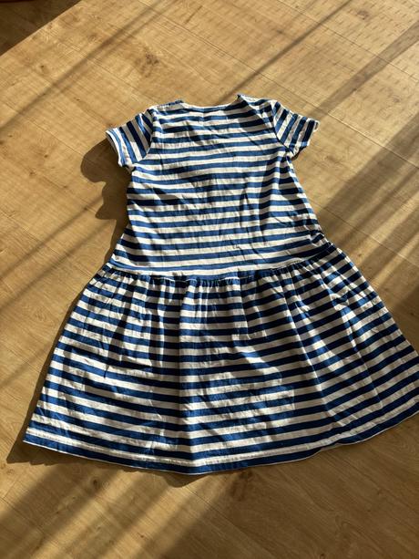 Šaty pískacie, 128