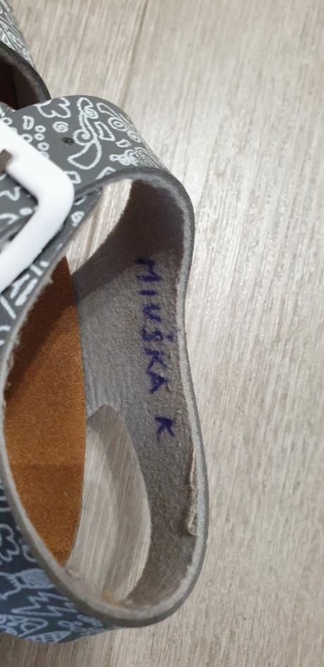 Sandalky garvalin, 27