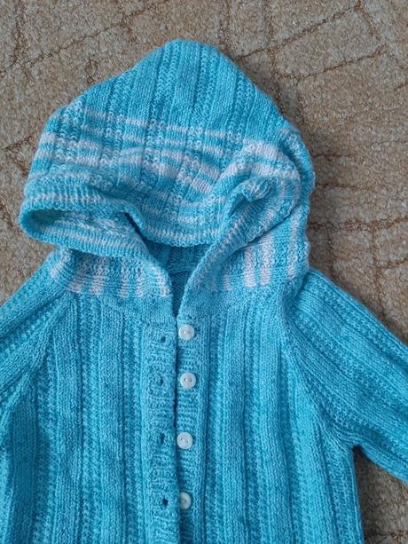 Ručne pletený svetrík, 68