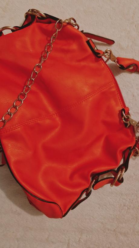 Krásna orange kabelka kim kardashian,