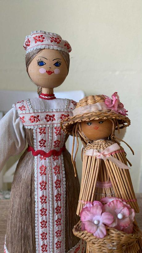 Starožitné bábiky cena za obe spolu,