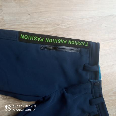 Softvérové nohavice, 122