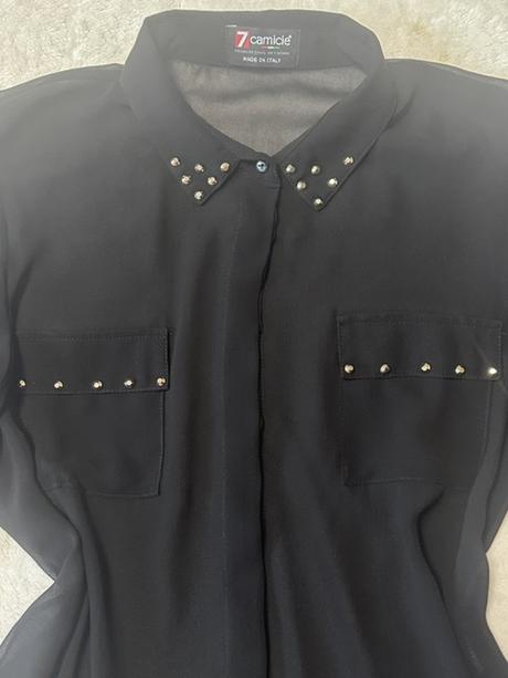 Čierna tenká blúzka s ozdobou na golieri 7camicie, l / m