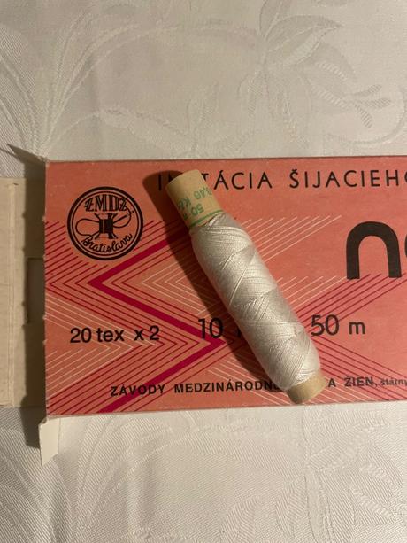 Biele hodvábne nite, 