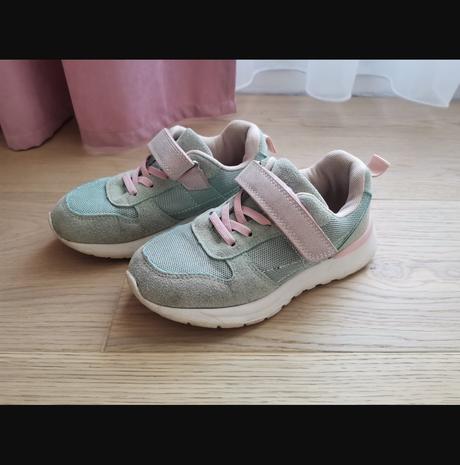 Tenisky, reserved,30