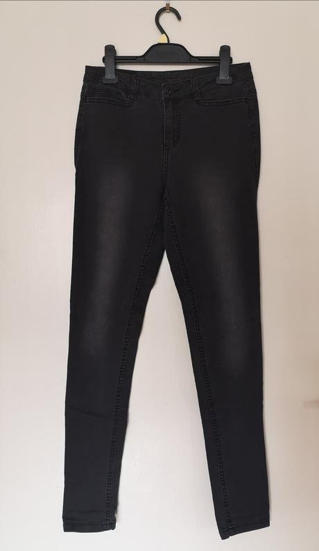 Tmavosivé, skoro až čierne rifle značky vero moda, vero moda,s