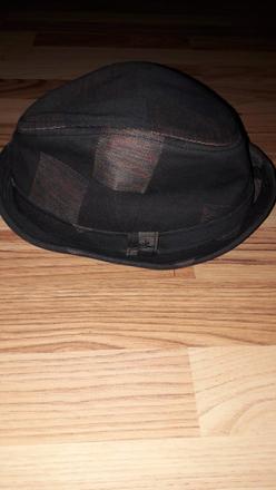 Značkový klobúk fcuk, s