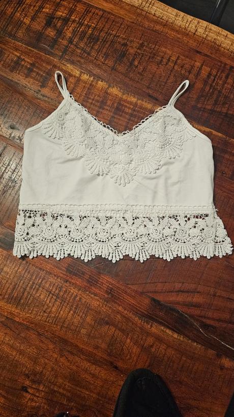 Čipkovaný crop top, s