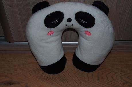 Vankúšik panda na cesty do auta,