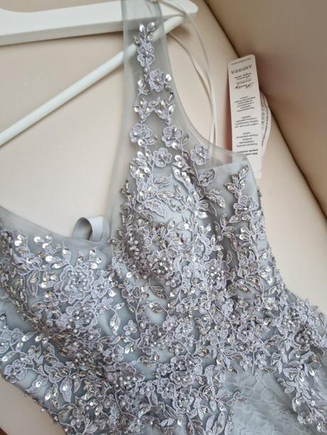 Krasne spoločenské šaty č.36, 36