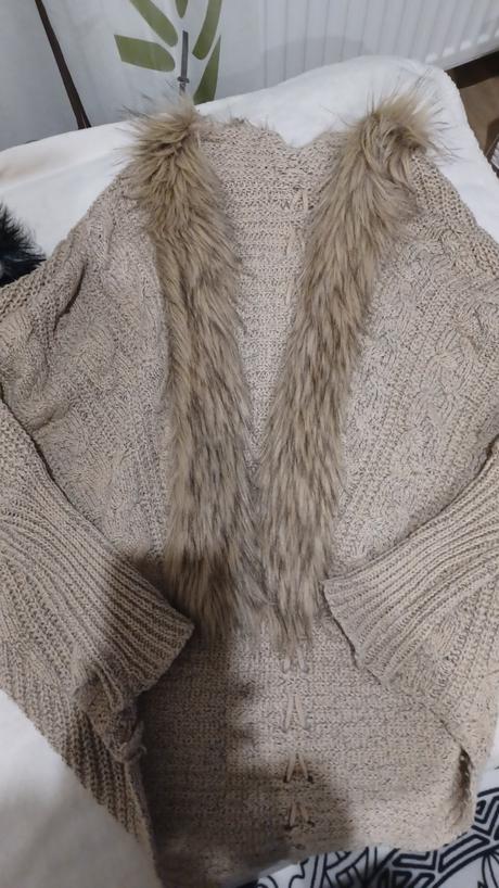 Svetrík s kožušinkou, m