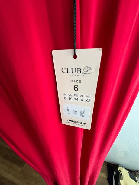 Nové spoločenské šaty s odhaleným chrbtom, xs