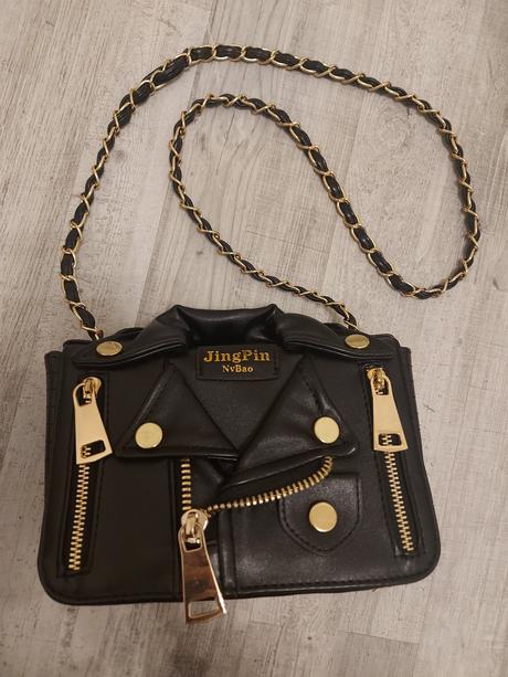 Čierna kabelka v štýle koženkovej/koženej bundy, 