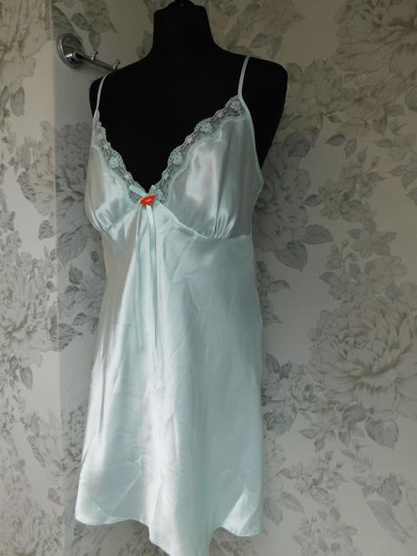 Pekna nočna košielka, 40