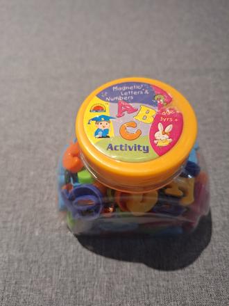 Magnetické písmenká v boxe,