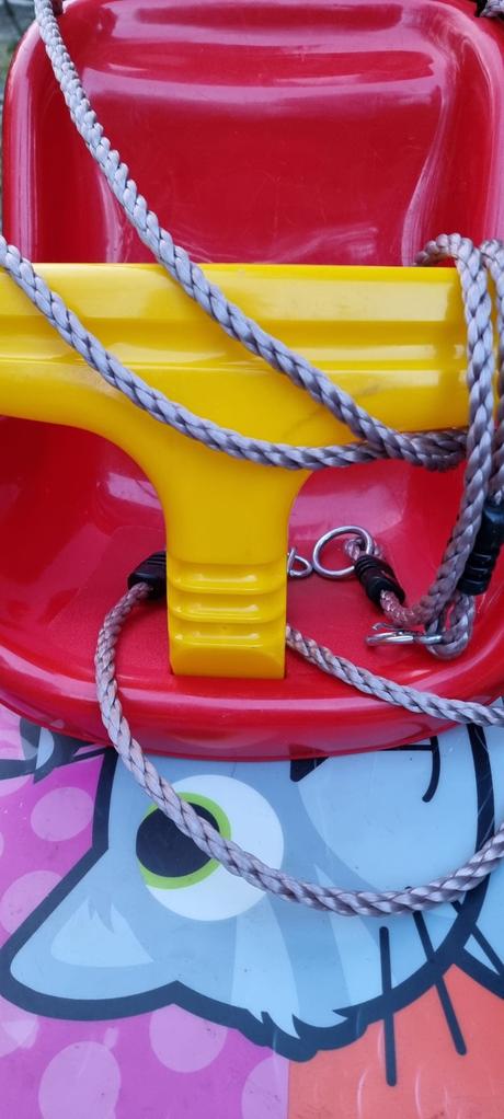 Detská hojdačka vo veľmi dobrom stave, 