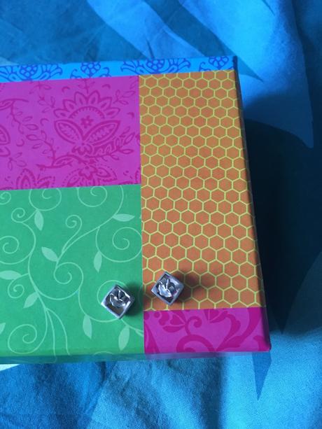 Nausnice strieborne, 