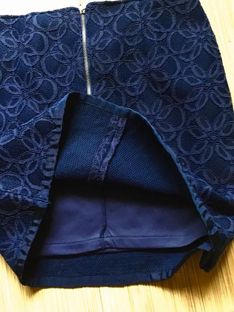 Krasna sukňa savida/sep1, 36