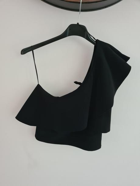 Crop top s volanom, stradivarius,s