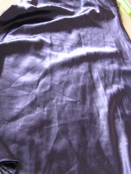 Slávnostnejšie fialové šatičky, m