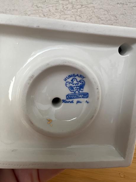 Znackova starozitna socha princezna a zaba,