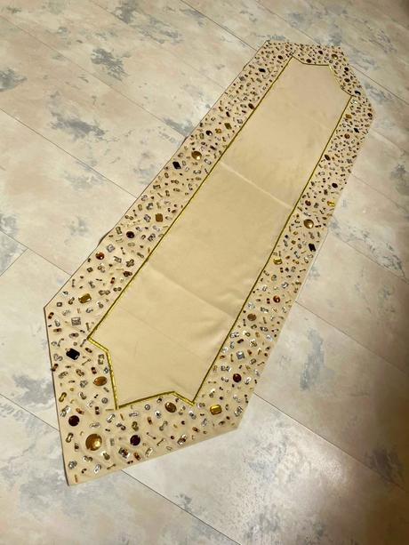 Luxusný obrus s kamienkami, 