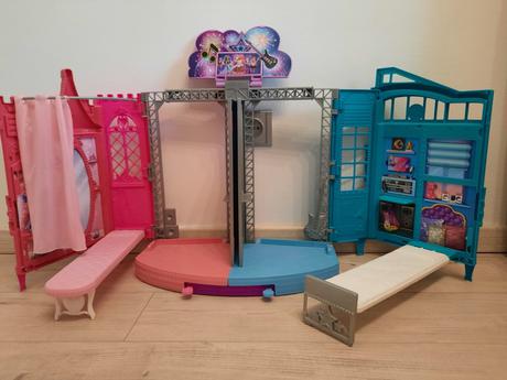 Predám barbie rock 'n royals pódium 2v1 mattel, 