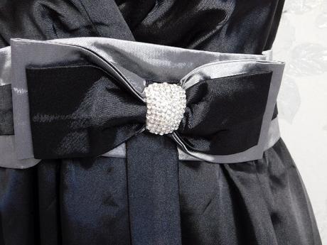 Luxusne velmi pekne saty, 40