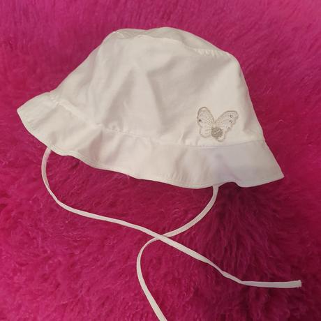 Biely letný klobúčik, 74