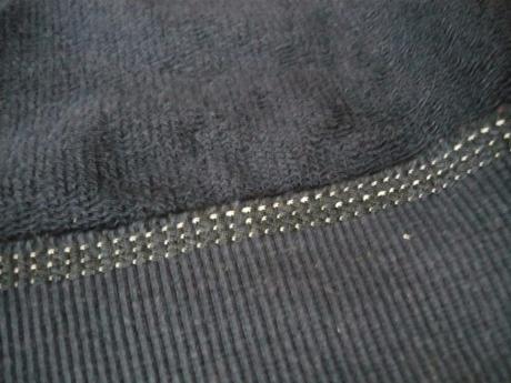 Tmavomodrá mikina, 104