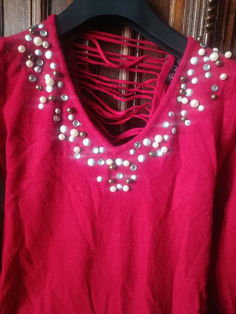 Nádherný sveter s perlickami, s