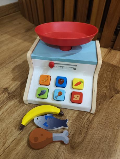 Drevená kuchynská váha,