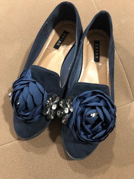 Topanky s kvetom, 36