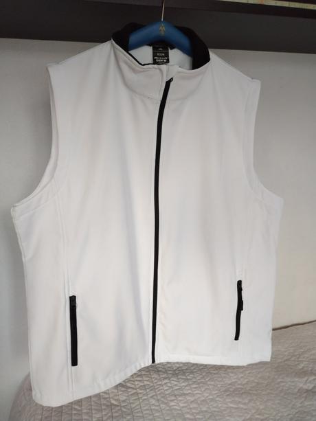 Softshellová vesta, 50