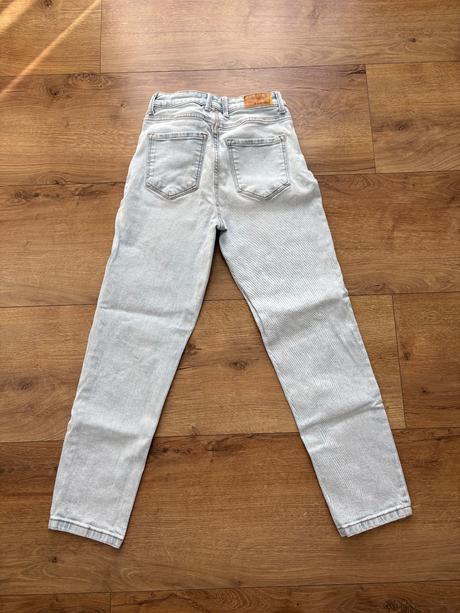 Mom fit džínsy úzkeho strihu, stradivarius,36