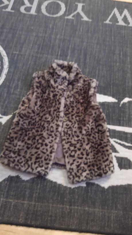 Dievčenska kozusinova vesta, debenhams,134