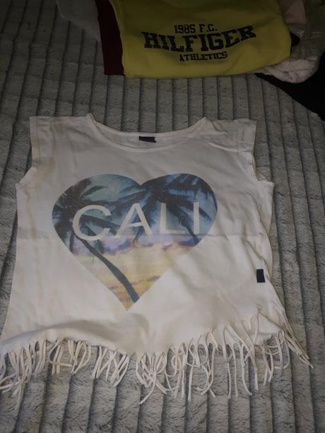 Tricko zo strapcami,, 158