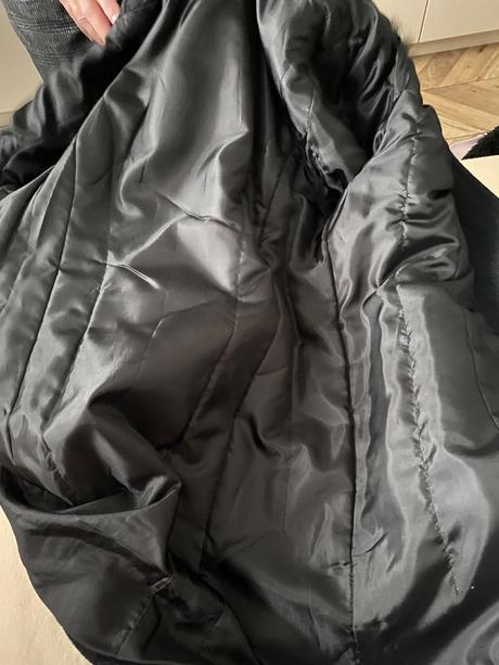 Vlneny kabat s odopinatelnou kozusinou, 38