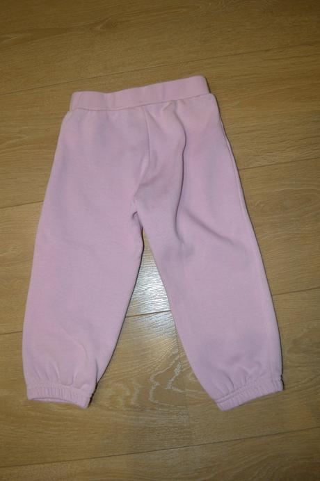 Dievčenské tepláky, 92